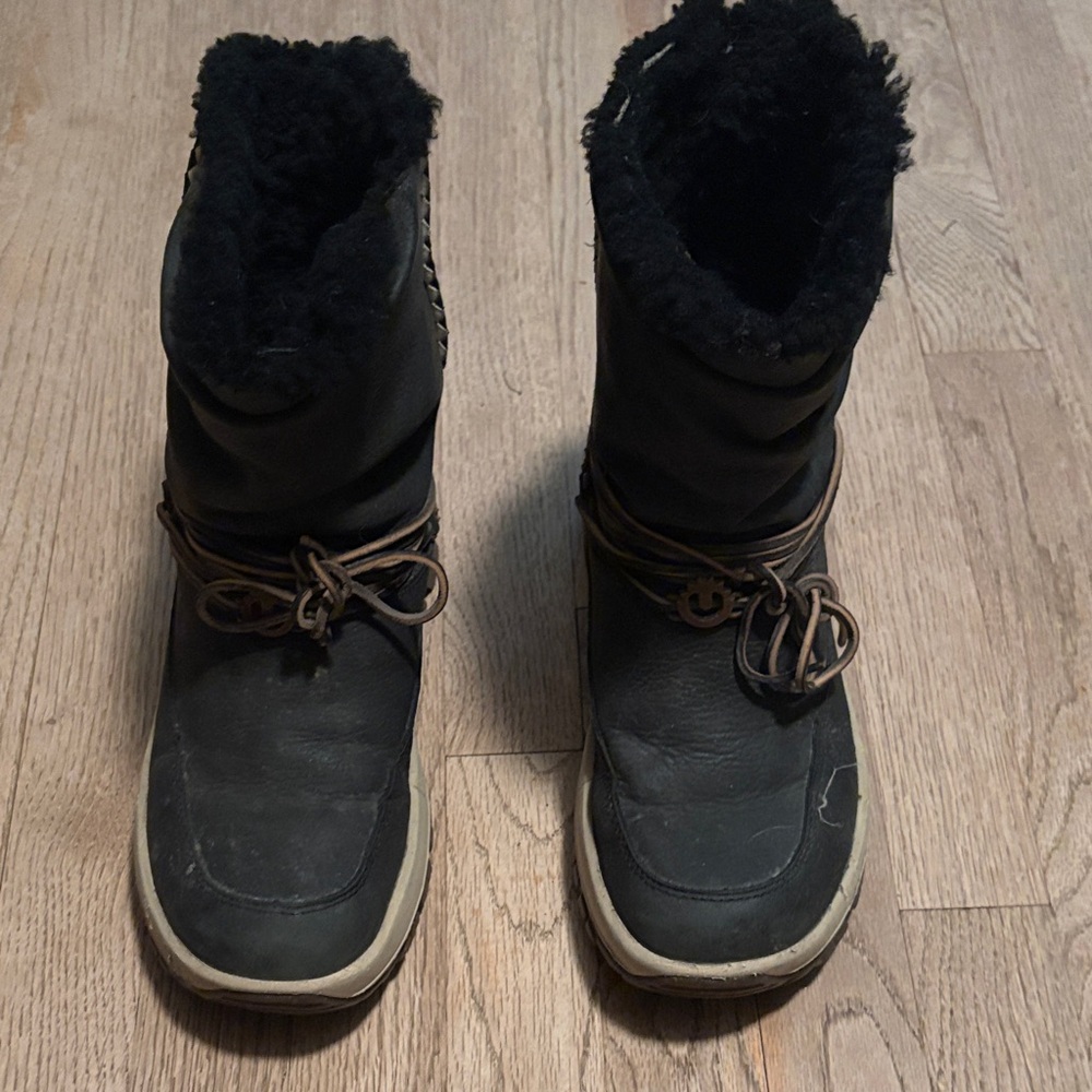 Ulu Black and Brown Winter Boots